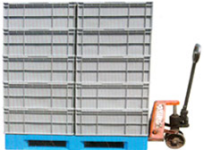 山西都程倉儲設(shè)備廠生產(chǎn)的叉車、托盤、以及塑料周轉(zhuǎn)箱之間的配合使用場景