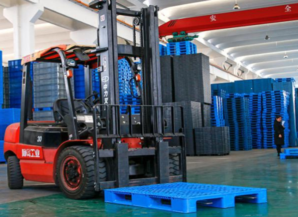 托盤生產(chǎn)車間情景